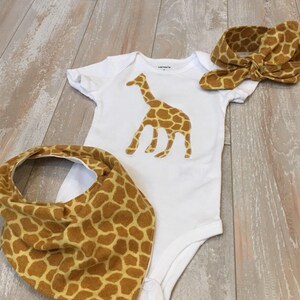Giraffe Bodysuit, Giraffe Outift, Bandana Bib, Bringing home outfit, Gender Neutral Giraffe, Giraffe Baby Shower, Giraffe Bandana Bib