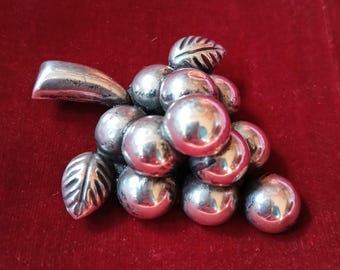 Large 3-D sterling silver brooch - mid-century Mexico - Cluster of grapes, marked Mexico
