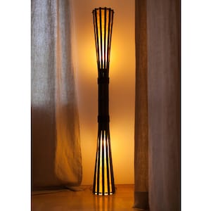 Lámpara de pie Torchiere de madera de bambú artesanal - Lámpara llamativa - Iluminación ambiental disponible en diferentes alturas - Decoración de casa de playa