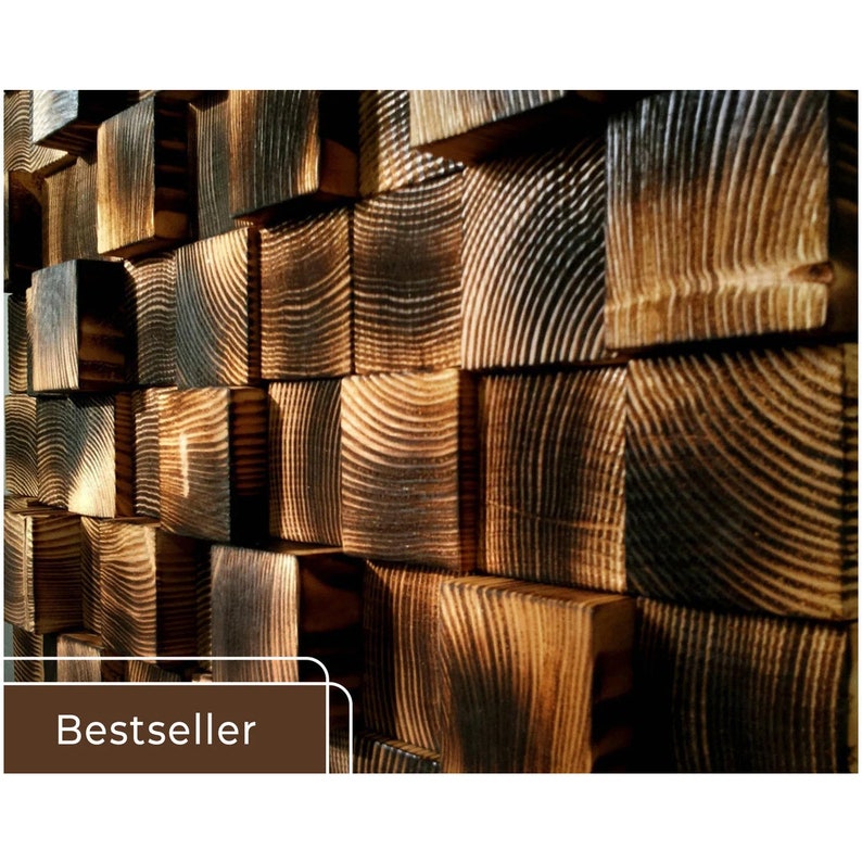 Puede incluir: Una pieza de arte de pared hecha de bloques de madera, cada bloque es de un tono diferente de marr&oacute;n y tiene un patr&oacute;n &uacute;nico de veta de madera. Los bloques est&aacute;n dispuestos en un patr&oacute;n escalonado, creando una superficie texturizada y visualmente interesante. La palabra "Bestseller" est&aacute; impresa en un rect&aacute;ngulo marr&oacute;n en la parte inferior de la imagen.