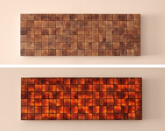 Puede incluir: Una pieza de arte de pared de madera hecha de pequeños cuadrados. Los cuadrados están dispuestos en un patrón de cuadrícula y están iluminados desde atrás, creando un brillo cálido. La madera es de color marrón oscuro.