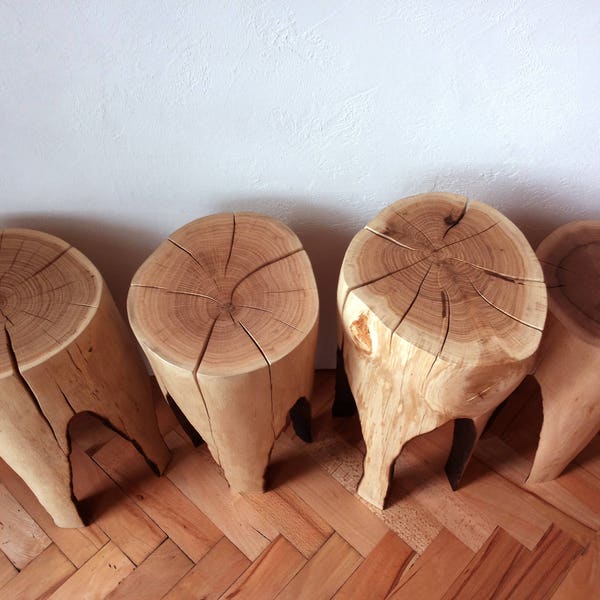 Tabourets en rondins de souche d'arbre, Tabourets en rondins de bois naturel brûlé, Meubles de ferme, Tabourets d'extérieur, Moderne Mid-Century, Supports pour plantes, Meubles en rondins