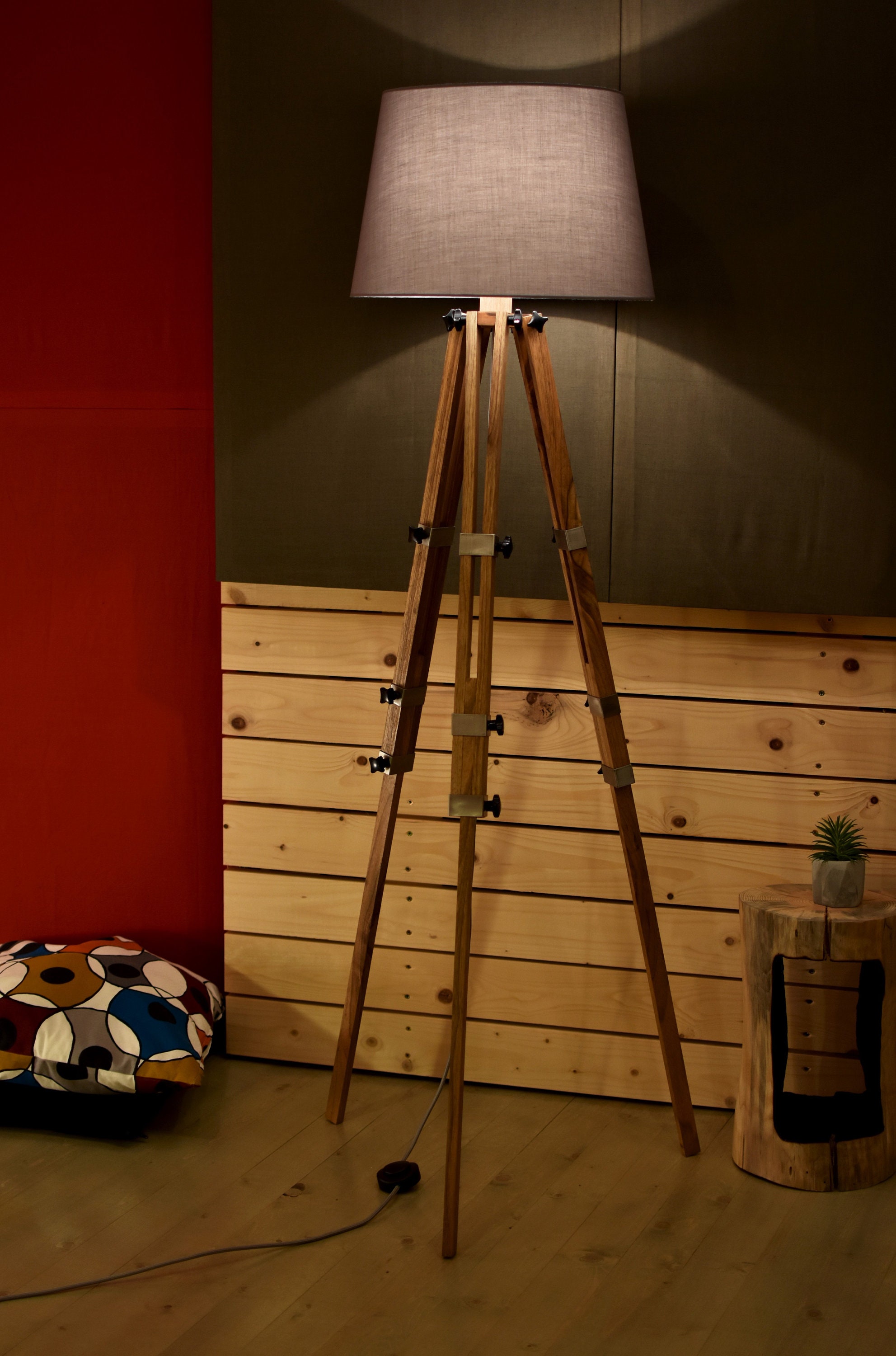 Industrial tripod sales table lamp