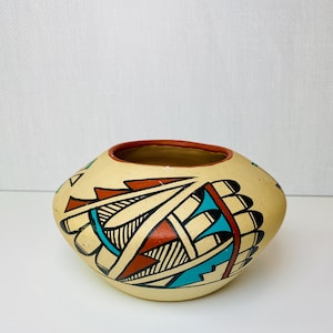 Vintage Signed "Caroline Loretto" Jemez Pueblo Pottery // Fine Art Ceramics Vase // Native American Pot // New Mexico