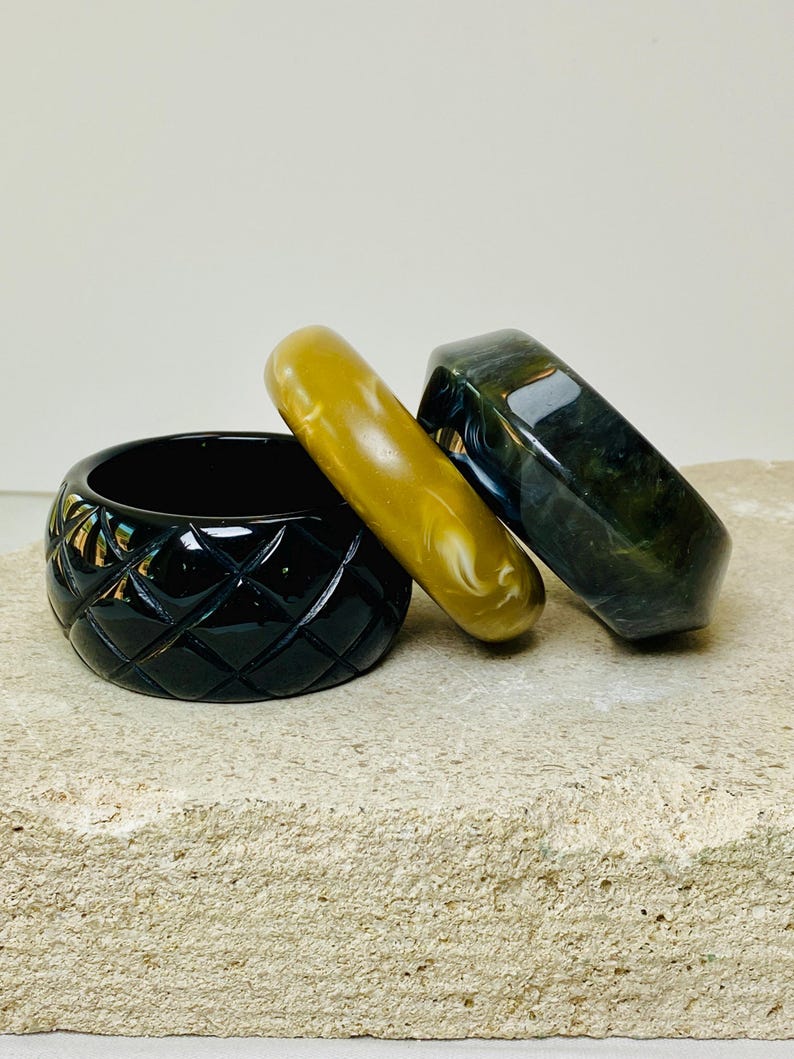 70's Marbled Resin Bangle Set // Vintage Black & Beige Chunky Bracelets ...