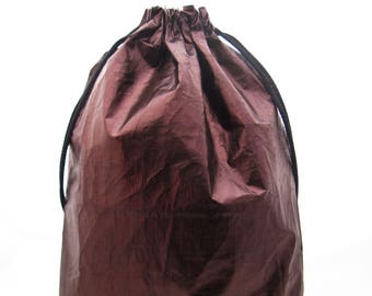Turnbeutel  - Beutel - Rucksack "China", dunkelrote, glänzende Baumwolle und schwarzes Kunstleder