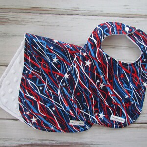 Organic Patriotic Streamer Newborn Bib and Burp Set, Patriotic Organic Newborn Bibs, Newborn Baby Gift Set Baby Gift Baby Shower Gift image 1