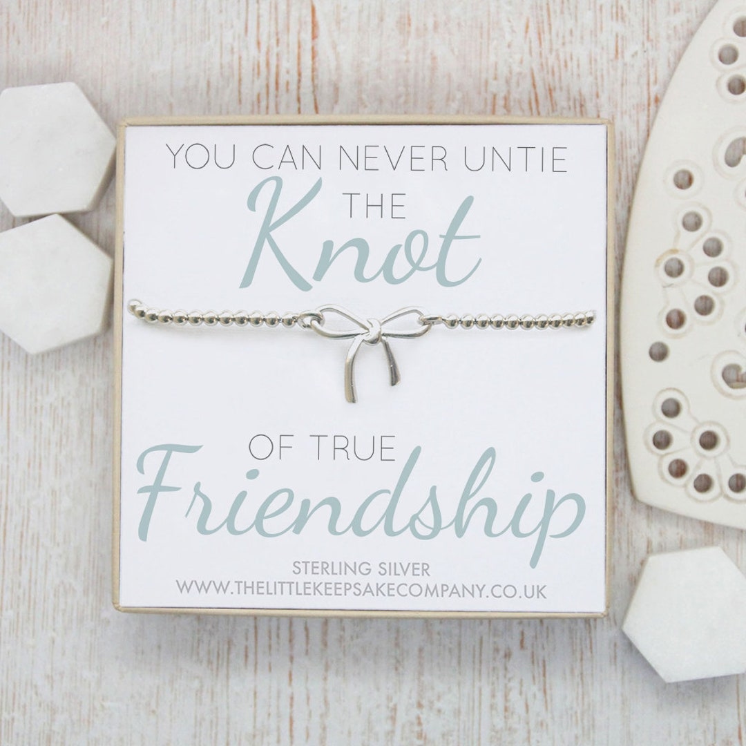 23 Beautiful Knot Bracelets That Represent Love & Commitment