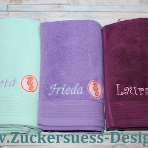Badetuch mit Namensbestickung und Schwimmabzeichen