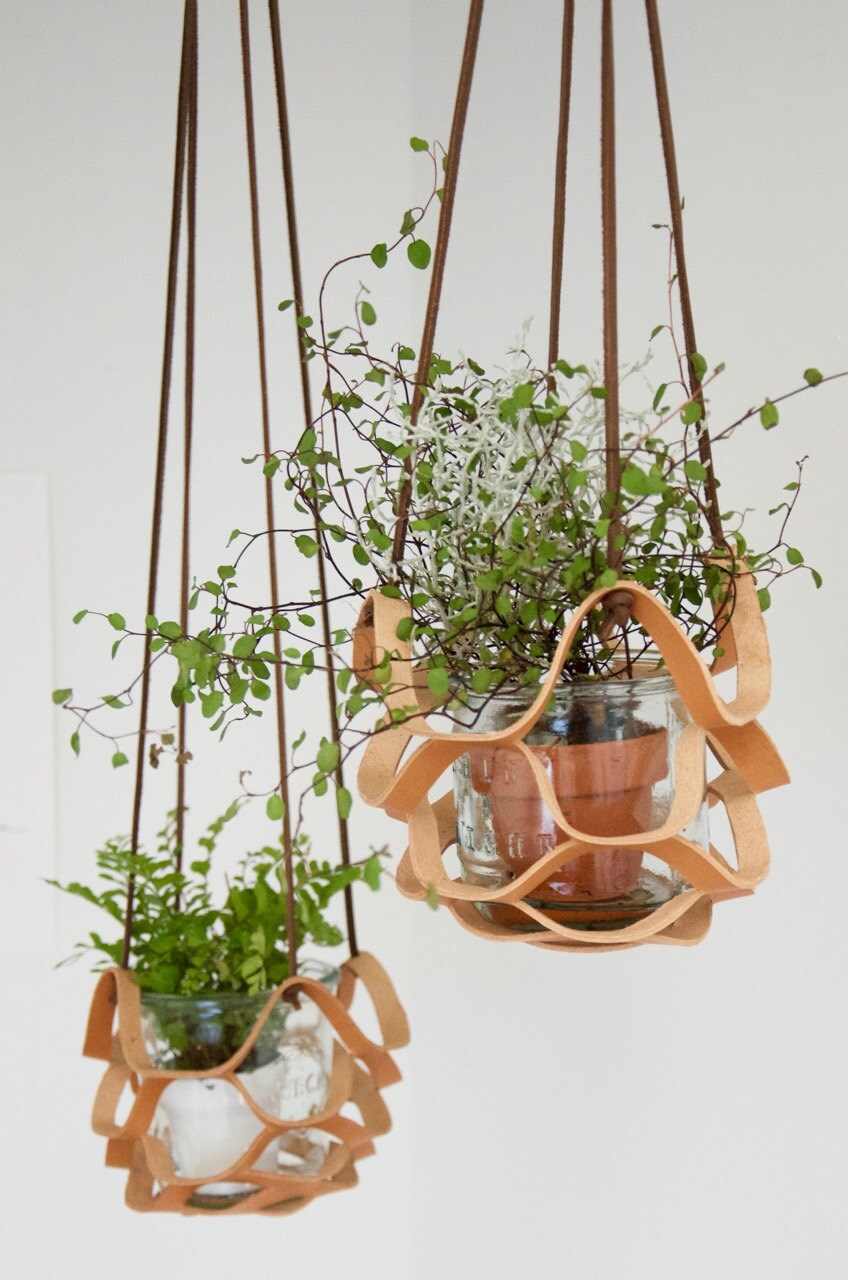Leather plant hanger // Handcut veg tanned leather plant