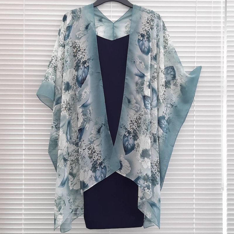 GREEN FLORAL KIMONO