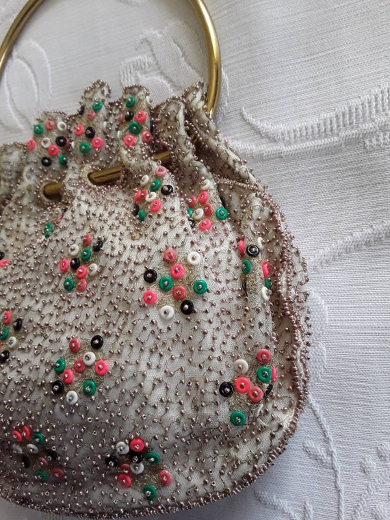 ANTIQUE HANDBAG | Pretty coloured beaded purse wi… - image 4