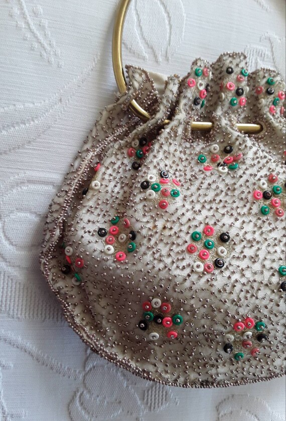 ANTIQUE HANDBAG | Pretty coloured beaded purse wi… - image 5
