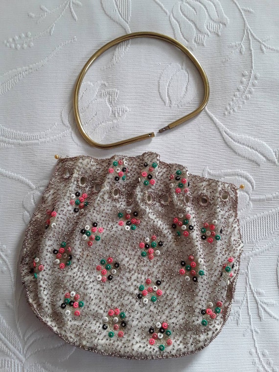 ANTIQUE HANDBAG | Pretty coloured beaded purse wi… - image 9
