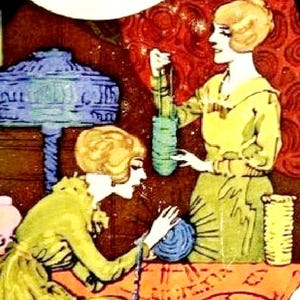 Puede incluir: Ilustración vintage de dos mujeres con vestidos amarillos, una sosteniendo un objeto verde, la otra trabajando con lana azul. También se ven una lámpara azul y una cesta tejida. El fondo presenta un diseño rojo, evocando un estilo artístico clásico.