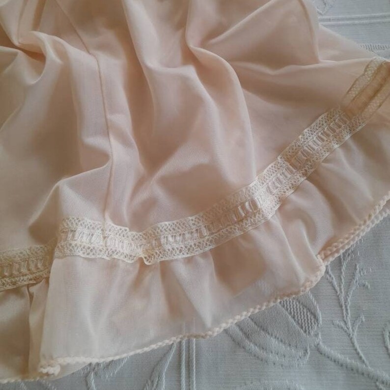 Vintage Peach Slip, Raywarp Tailored Dress Slip, Womens Lingerie, Full