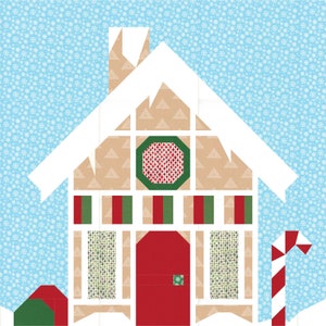 Peut inclure: Une maison en pain d'épices blanche avec des garnitures de bonbons rouges et verts, une porte rouge et une canne en sucre sur un fond bleu avec des flocons de neige blancs.