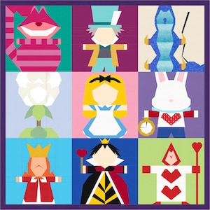 Può includere: Una trapunta colorata a patchwork con personaggi di Alice nel Paese delle Meraviglie. La trapunta include Alice, il Cappellaio Matto, la Regina di Cuori, il Gatto del Cheshire, il Coniglio Bianco e la Lepre di Marzo.