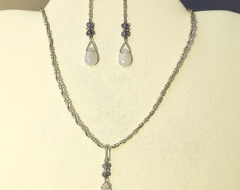 Conjunto de collar y pendientes de tanzanita en plata de ley