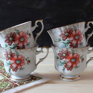 Hand-Painted Gerbera Daisy Porcelain Tea Cup - CHODZIEZ - 1950s Polish Vintage