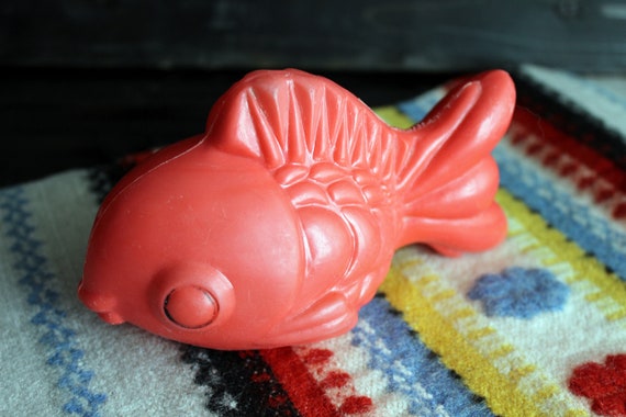 red fish toy