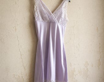 Vestido lencero de encaje vintage de los años 80: camisón morado transparente, talla S
