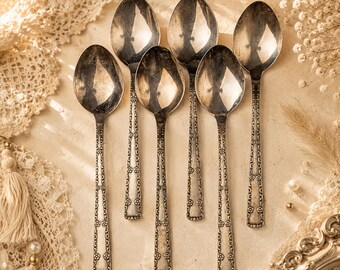 Juego de cucharas de mesa de plata vintage: cubiertos de mediados de siglo con grabado floral