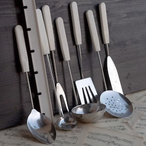 Vintage cooking utensils Country kitchen tool set Spatula slotted spoons ladle spoon with utensil holder