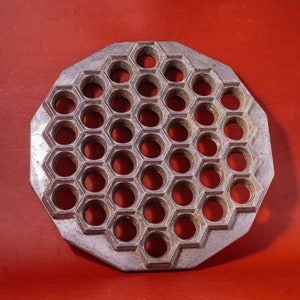 Vintage Knödelzubereiter Pelmeniformen Aluminium Ravioliform Rustikaler Küchenhelfer