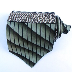 1980s &quot;Elias&quot; Black and Gray Wavy Striped Necktie