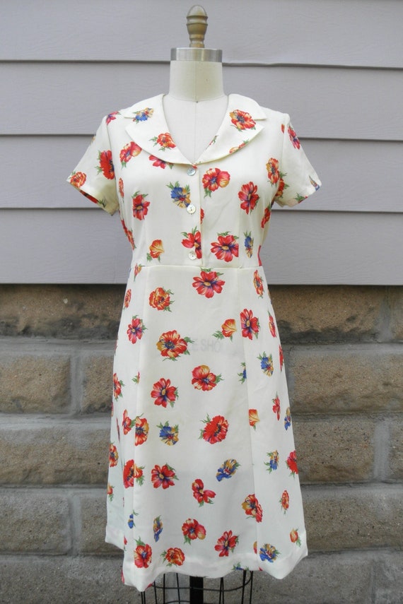 1980s "Clara" Short Sleeve White and Red Floral Co
