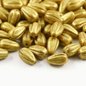 Cuentas de cristal checo con forma de gota de melón, 13 × 8 mm, acabado mármol ámbar tiza con detalles dorados para la fabricación de joyas.