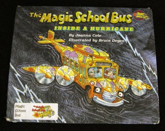 The MAGIC SCHOOL BUS Inside A Hurricane (1995) Vintage Children's Book - Very Good Condition - Scholastic Soft Cover