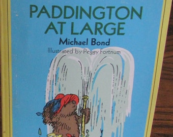 PADDINGTON AT LARGE (1975) Vintage Childrens Chapter Book - Soft Cover
