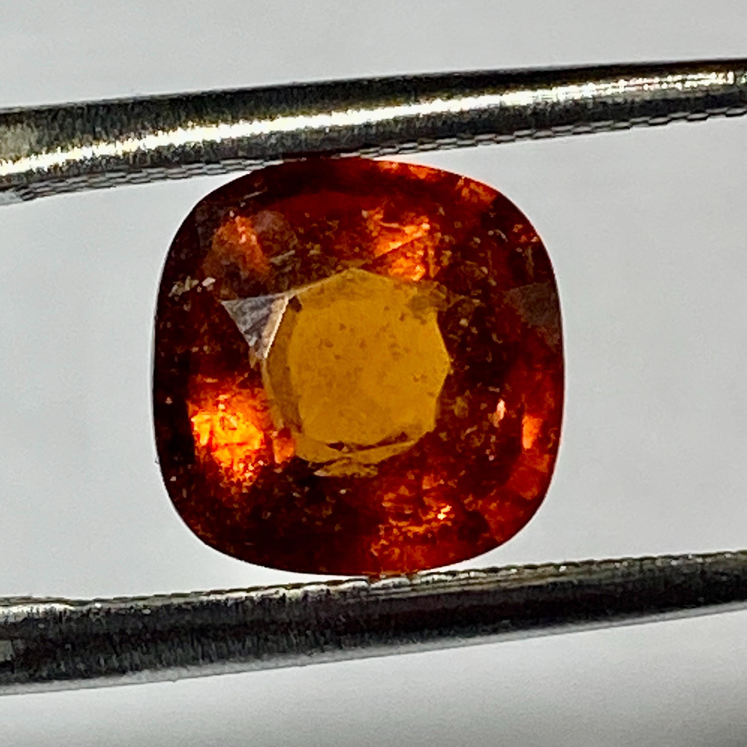 天然未処理ヘソナイトオレンジガーネット 3.27 カラット アフリカ産