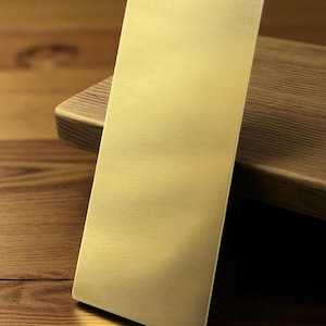 Placa de soporte de latón macizo: bordes acabados, 3,5" x 7,5", calibre 16