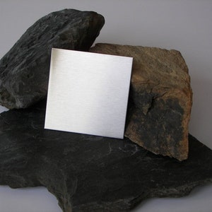 Quadrati inossidabili 3,5&quot; x 3,5&quot;, FINITI, (5-200)-24 ga. (.025&quot;) o 22 ga. (.030&quot;), in acciaio inossidabile spazzolato Incisione o stampaggio di spazi vuoti