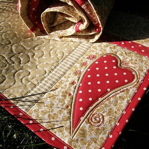 Placemats Hearth,placemats,placemats with heart,hearth appliqué,table linens,linens,tablerunner,quilts,quilt image 4