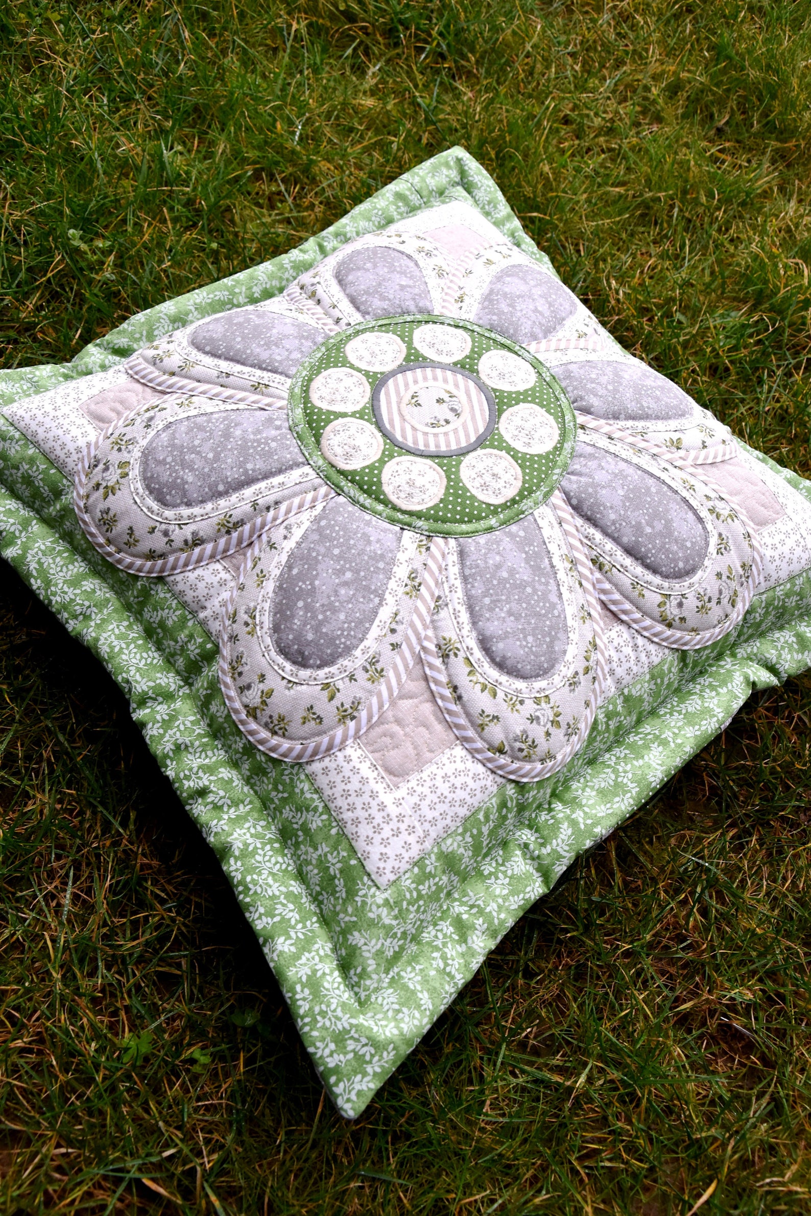 Pdf Pattern for Decorative Pillow With Flower Appliqué Pattern