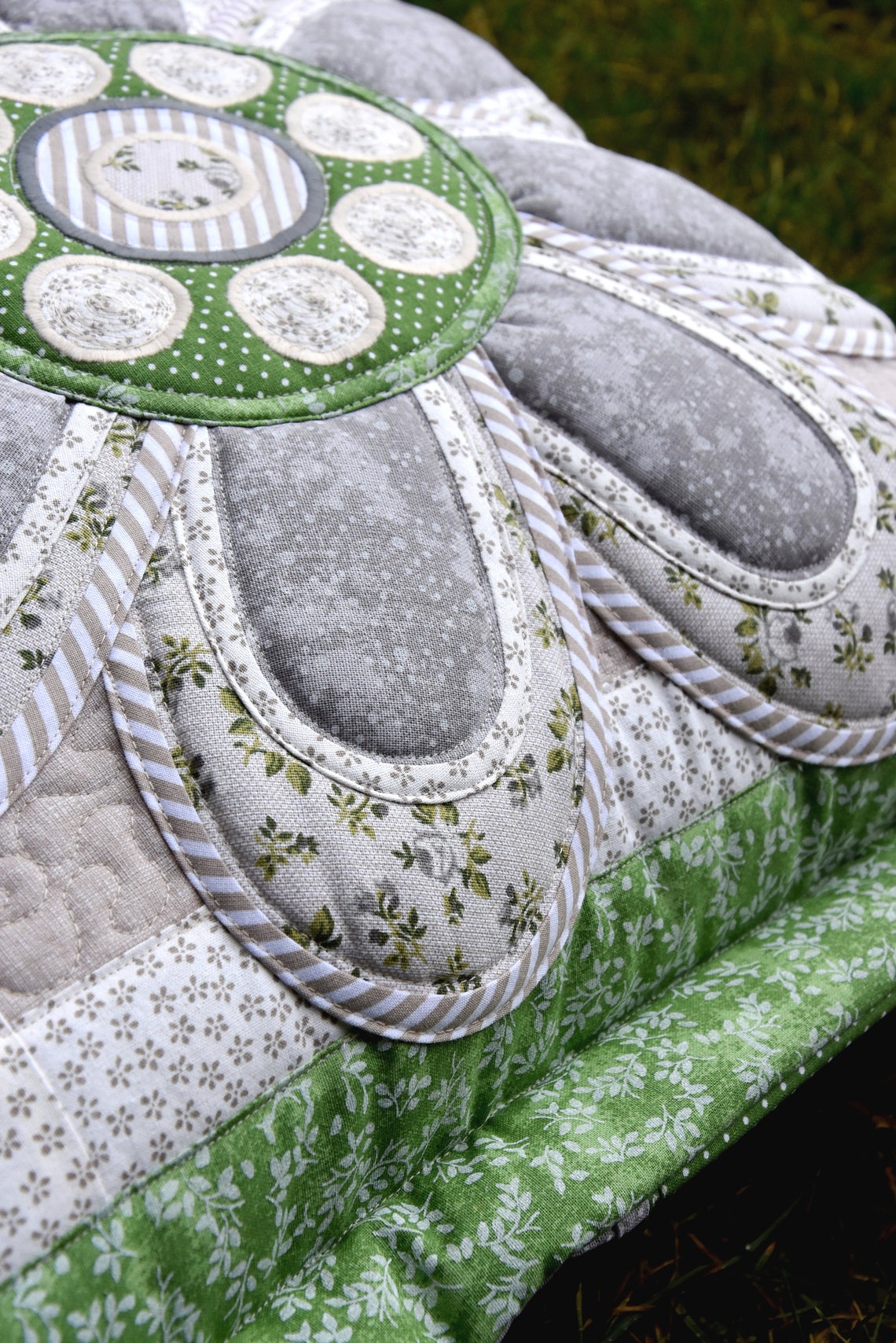 Pdf Pattern for Decorative Pillow With Flower Appliqué Pattern