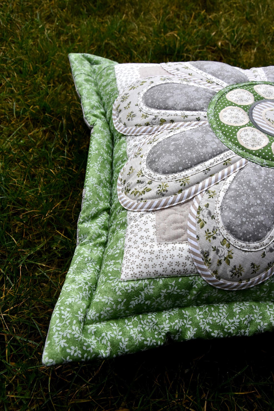 Pdf Pattern for Decorative Pillow With Flower Appliqué Pattern