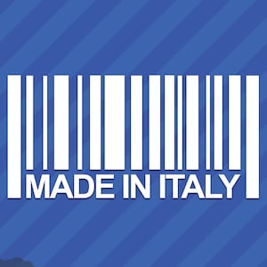 Peut inclure: Autocollant de code-barres blanc avec le texte "MADE IN ITALY" sur fond bleu.