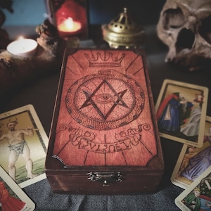Caixa de madeira para pirografia - Uroboros Thelema - série TAROT