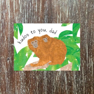 Carte de fête des pères mettant en vedette le tamarin au lion doré dans une jungle pour le père amoureux des animaux avec des instincts paternels étonnants