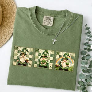 St Patricks Patchwork Gnom PNG | Gemütliche St. Pattys Day Gnom Clipart | Glückspilz, Kleeblatt, Topf mit Gold, Regenbogen