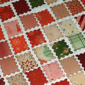30 poinçons de timbre-poste de Noël tachés de faux café au hasard, perforatrices, embellissements en papier, scrapbooking, journaux indésirables, éphémères,