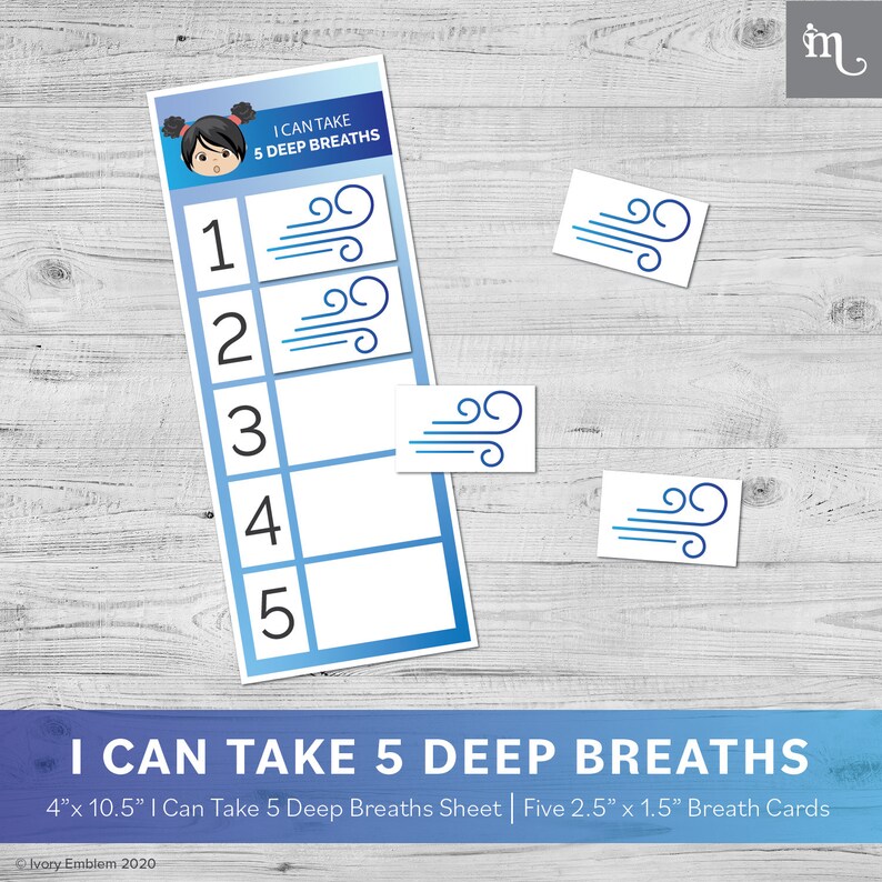 Może przedstawiać: Drukowana karta pracy z postacią kresk&oacute;wkowej dziewczynki i tekstem "I Can Take 5 Deep Breaths". Jest pięć ponumerowanych p&oacute;l z niebieskim symbolem wiatru w dw&oacute;ch pierwszych polach. Jest pięć niebieskich kart z symbolem wiatru do umieszczenia w polach.
