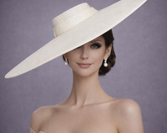Tocado de sinamay de ala ancha color marfil/blanco roto, sombrero Ascot Royal, boda, día de carreras, fiesta del Derby de Kentucky, sesión de fotos en estudio para la madre de la novia