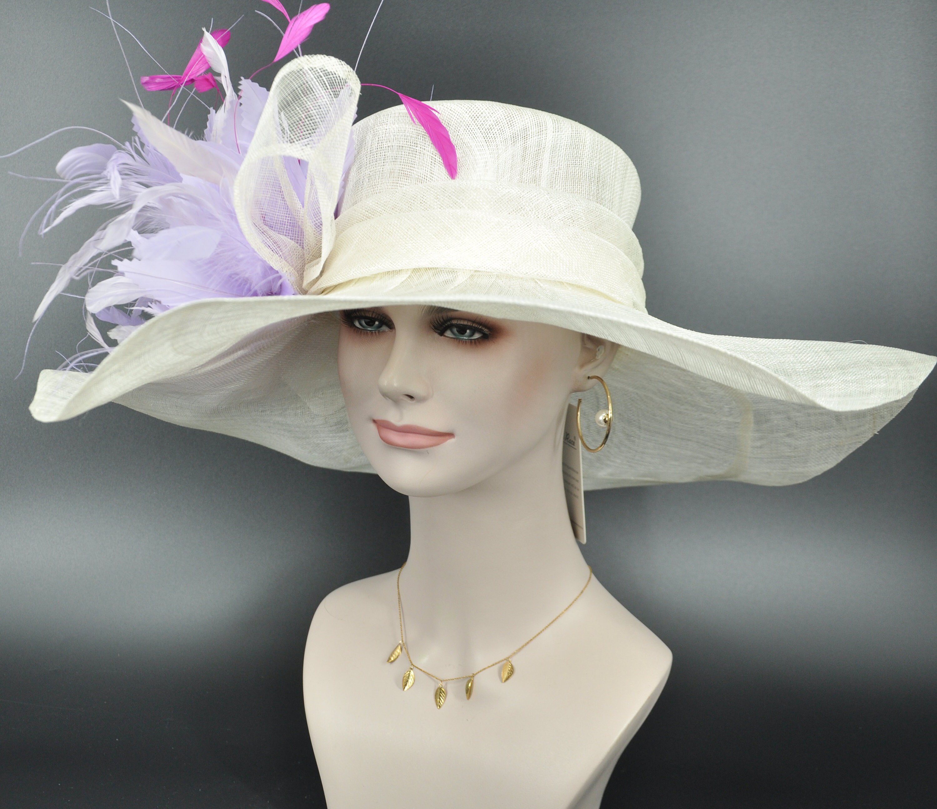 Off White/ Ivory W Lavender Hot Pink Feather Flower Kentucky
