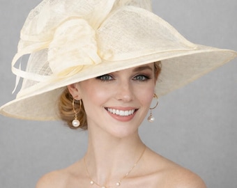 Ivoor drie lagen brede rand Sinamay hoed Kentucky Derby hoed bruiloft kerk Tea Party Garden Carriage Party ascort Royal Party hoed